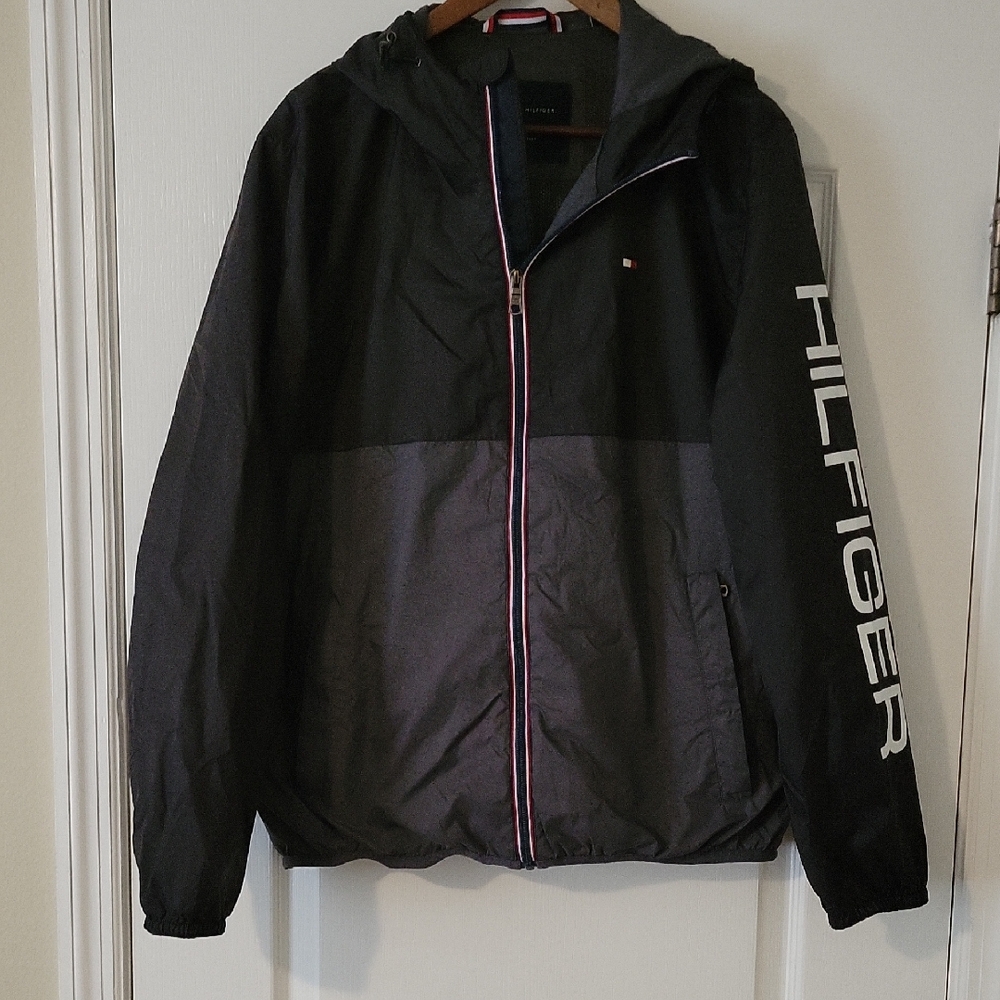 Tommy Hilfiger Men’s Black Gray Windbreaker Jacket Hooded Water Resistant